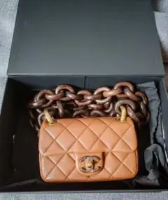 CHANEL ラムスキン ウッドチェーン フラップバッグ 2023年