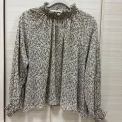 花柄フリル襟長袖ブラウス