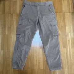 ユニクロ ベージュ カーゴパンツ