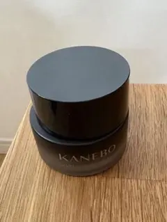 KANEBO ライブリースキン ウェア オークルA ファンデーションのサムネイル