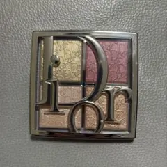 Dior バックステージ グロウ マキシマイザー パレット004