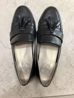 タッセル付きブラックローファー