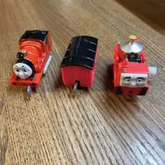 カプセルプラレールトーマス　ジェームス、グリン、クリスマス貨車