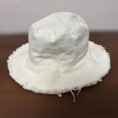 バケットハット　オフホワイト
