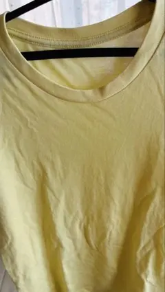 淡い黄色 クルーネック Tシャツ