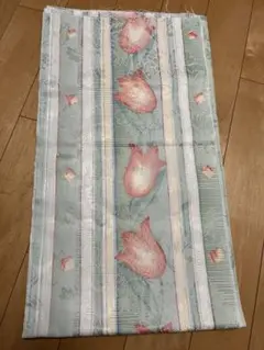 チューリップ柄の生地 はぎれ