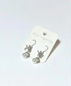 パールのデザインピアス