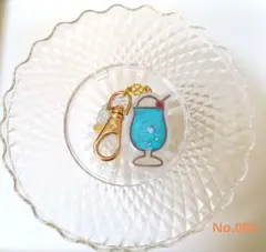爽やかブルー✦レジンハンドメイド　クリームソーダ キーホルダー No.099