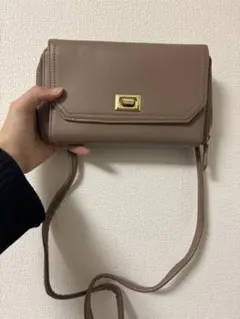 ベージュ ショルダーバッグ スナップボタン