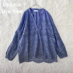【La Leia ラレイア】カットワーク刺繍ブラウス　Vネックトップス【フリー】