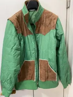 ダウンジャケット 緑と茶色のコンビネーション
