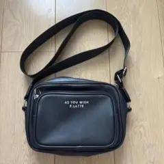 P.LATTEショルダーバッグ ブラック