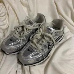 ゴールド スニーカー