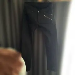 ブラックスリムフィットパンツ ジッパーポケット付き