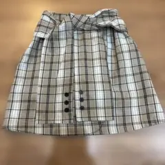 チェック柄ベージュスカート 黒ショートパンツ付き