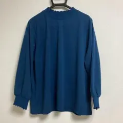 衿と袖がフリルデザインの長袖シャツ　 ダークブルー クリーニング済み