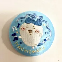 ちいかわ 刺繍缶バッジ ビスケット2 ハチワレ 全身