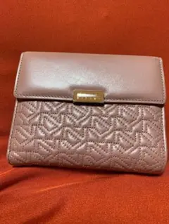 YURIE NITANI二つ折り財布 ピンク　カードホルダー大量　美品！