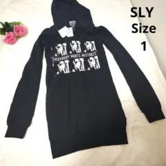 【人気☆タグ付き☆SLY】黒　正面プリント　パーカー　サイズ1のサムネイル