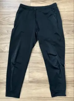 ユニクロ　ウルトラストレッチアクティブジョガーパンツ　L ブラック
