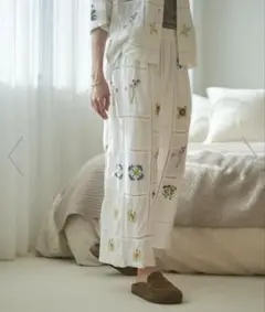 HHOLIC embroidery flower pants - メルカリ