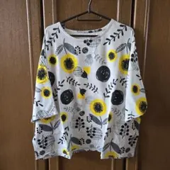 花柄ルーズフィット半袖Tシャツのサムネイル