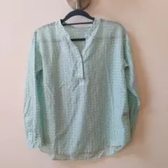 週末のみのお値段です。美品リフレクト　ミントグリーン 幾何学模様 長袖シャツ