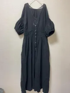 ベイフロー黒のロングワンピース Vネック パフスリーブ