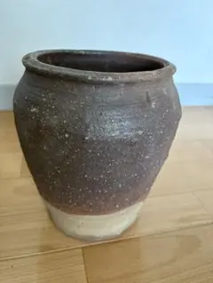 陶土製の茶色の鉢 高さ約25cm