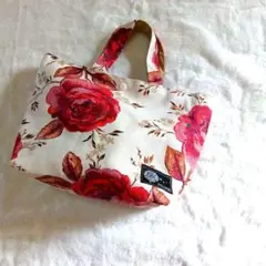 ˚✧₊⁎キャス・キッドソンデニム生地 赤いバラ柄トートバッグ⁎⁺˳✧༚