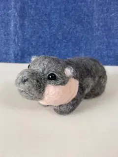 羊毛フェルト 子カバ