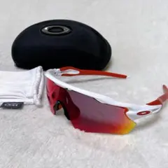 【週末限定値下げ】OAKLEY サングラス 純正 フレーム 白×カモ×赤 ② 週末限定値下げ】OAKLEY サングラス 純正 フレーム 白×カモ×赤 ②