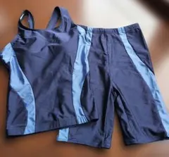ネイビーと水色の水着セット