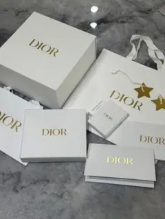Dior 香水とスター型チャーム　紙袋　ボックス　セット