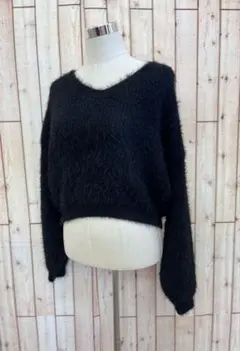 ⇐秋冬大活躍⭐︎ショート丈シャギーニットＶネックカットソーL【中古】a64
