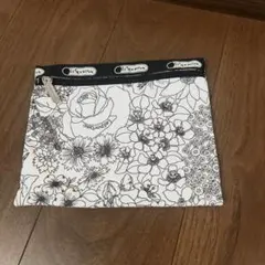 レスポートサック 高見え　LeSportsac ポーチ　白黒　花柄モノトーン