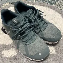 グリーン スニーカー