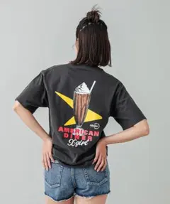 kiss the club Tシャツharness unisex t-shirt - メルカリ