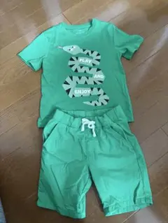 美品　H&M Tシャツパンツセット　95100105 3T4Tグリーンヘビ