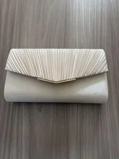 アイボリー プリーツデザイン パーティーバッグ