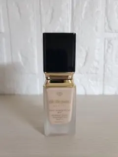 クレ・ド・ポーボーテ タンフリュイドエクラ　マット