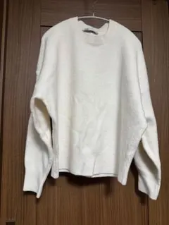ZARA 薄手ホワイトニット