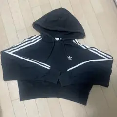 adidas クロップドパーカー ブラック