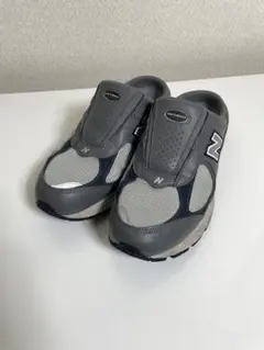 ニューバランス new balance 2002 サンダルダーク グレー
