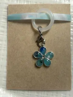 青と緑の花型　めじるしチャーム　　訳あり