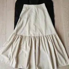 ベージュ