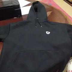 BUCKET. ブラック パーカー Lサイズ