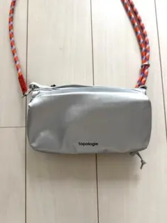 Topologie ボトルバッグ ショルダー（シルバー）