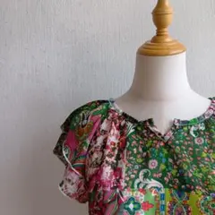 パッチワーク風シアーブラウス 花のサムネイル