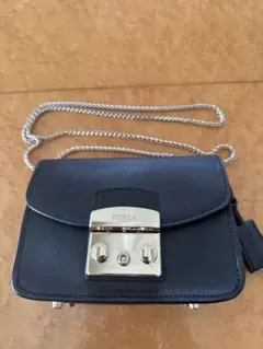 FURLA ブラックレザーショルダーバッグ　メトロポリス